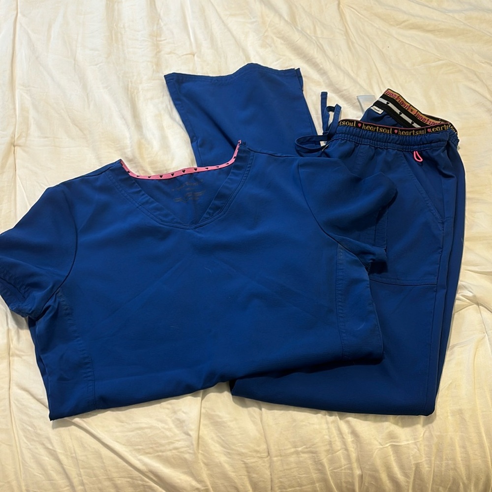 Scrub set